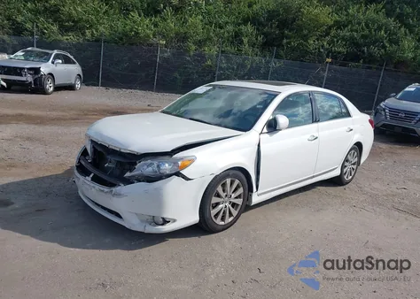 2011 Toyota Avalon Limited z USA, uszkodzony, nr VIN 4T1BK3DB8BU388540
